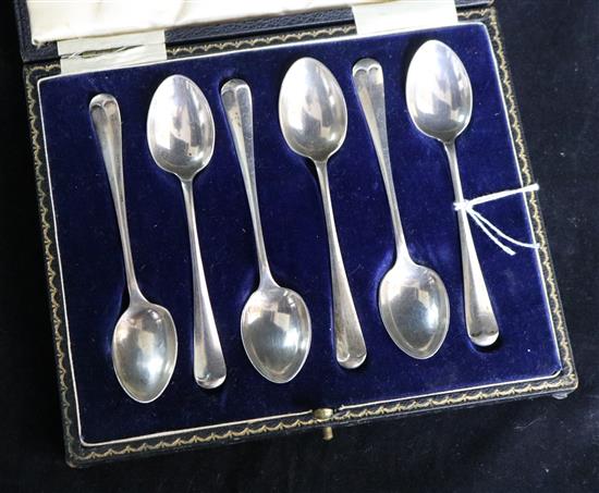 A cased set of six George V silver teaspoons.